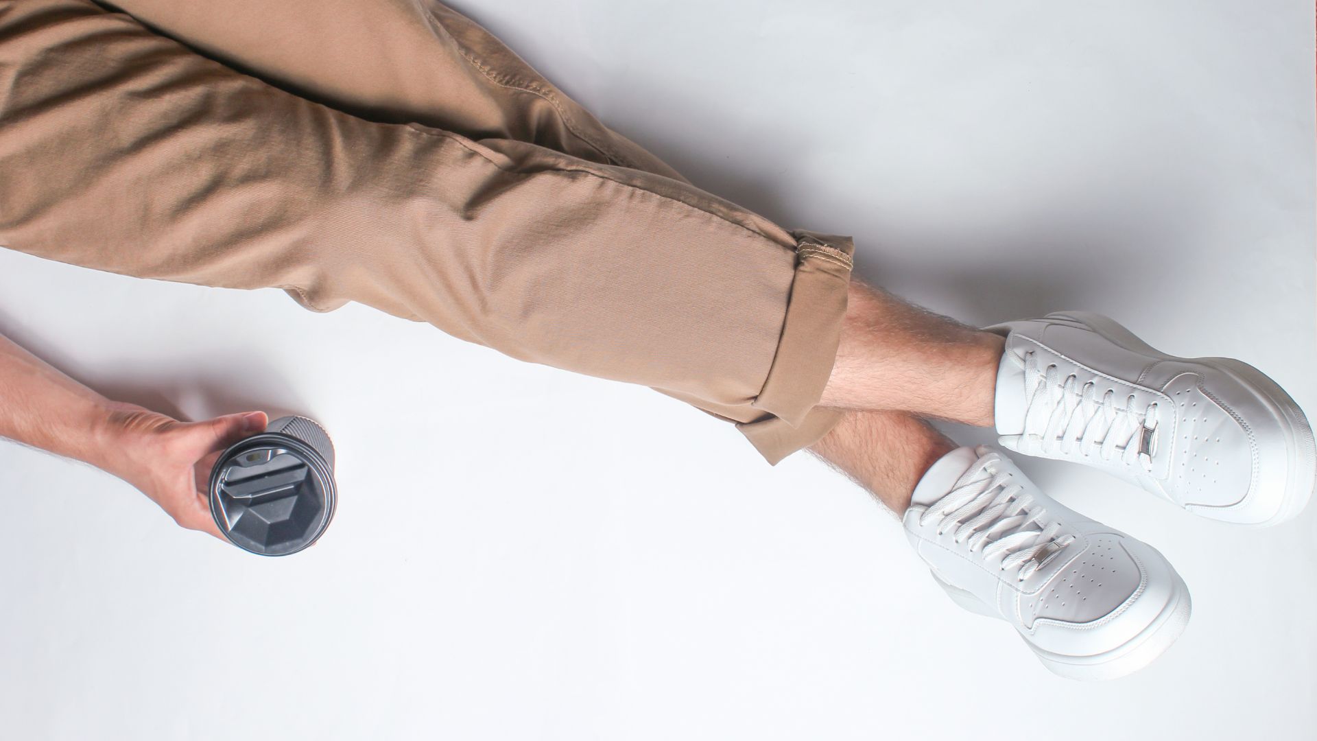 chinos de color beige