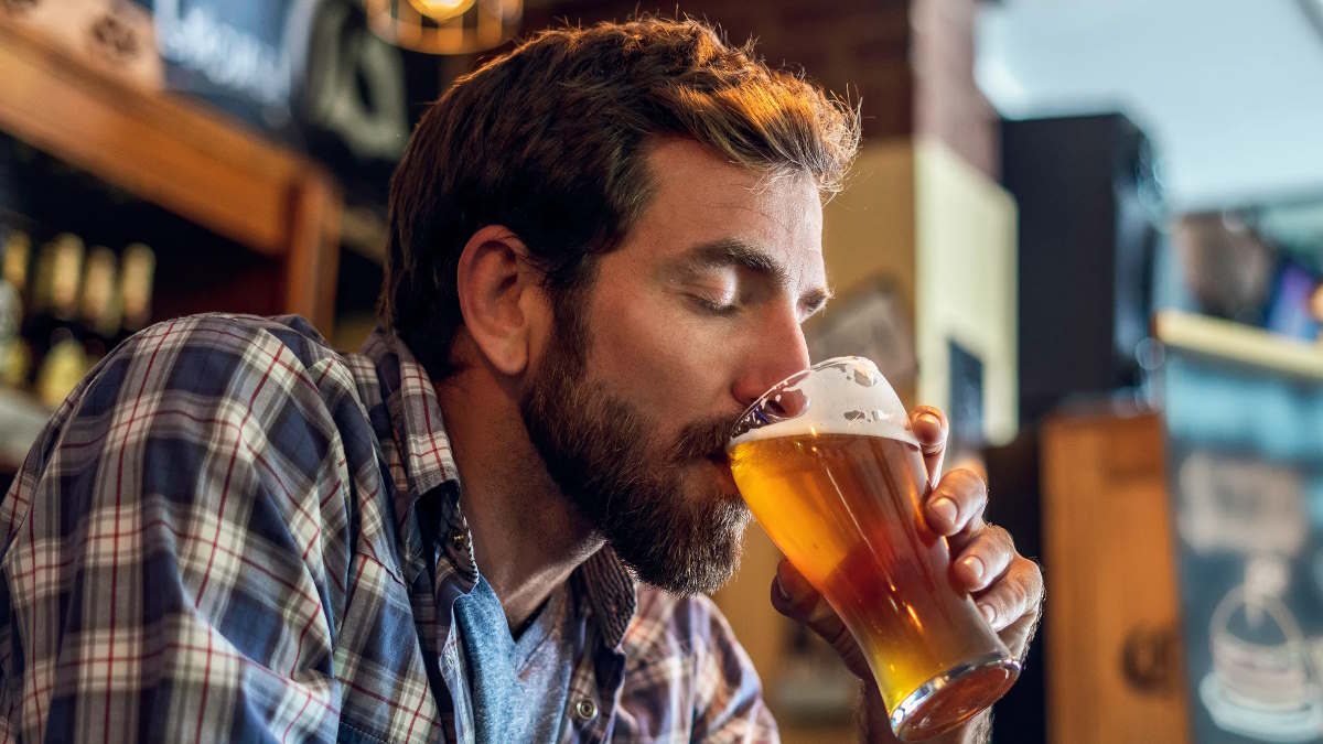 Consumir alcohol en exceso