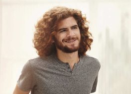 peinar-pelo-rizado-hombre