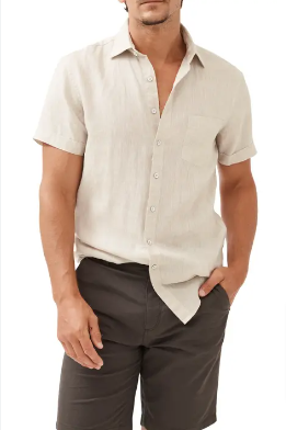 Cómo combinar una camisa de color beige