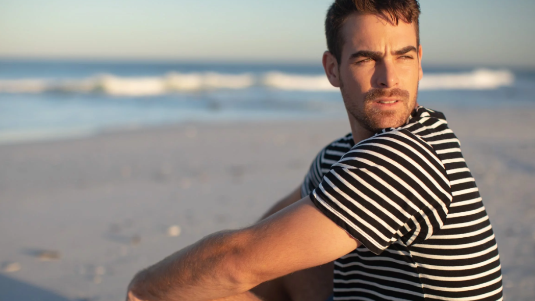 Cómo combinar una camiseta de rayas marineras