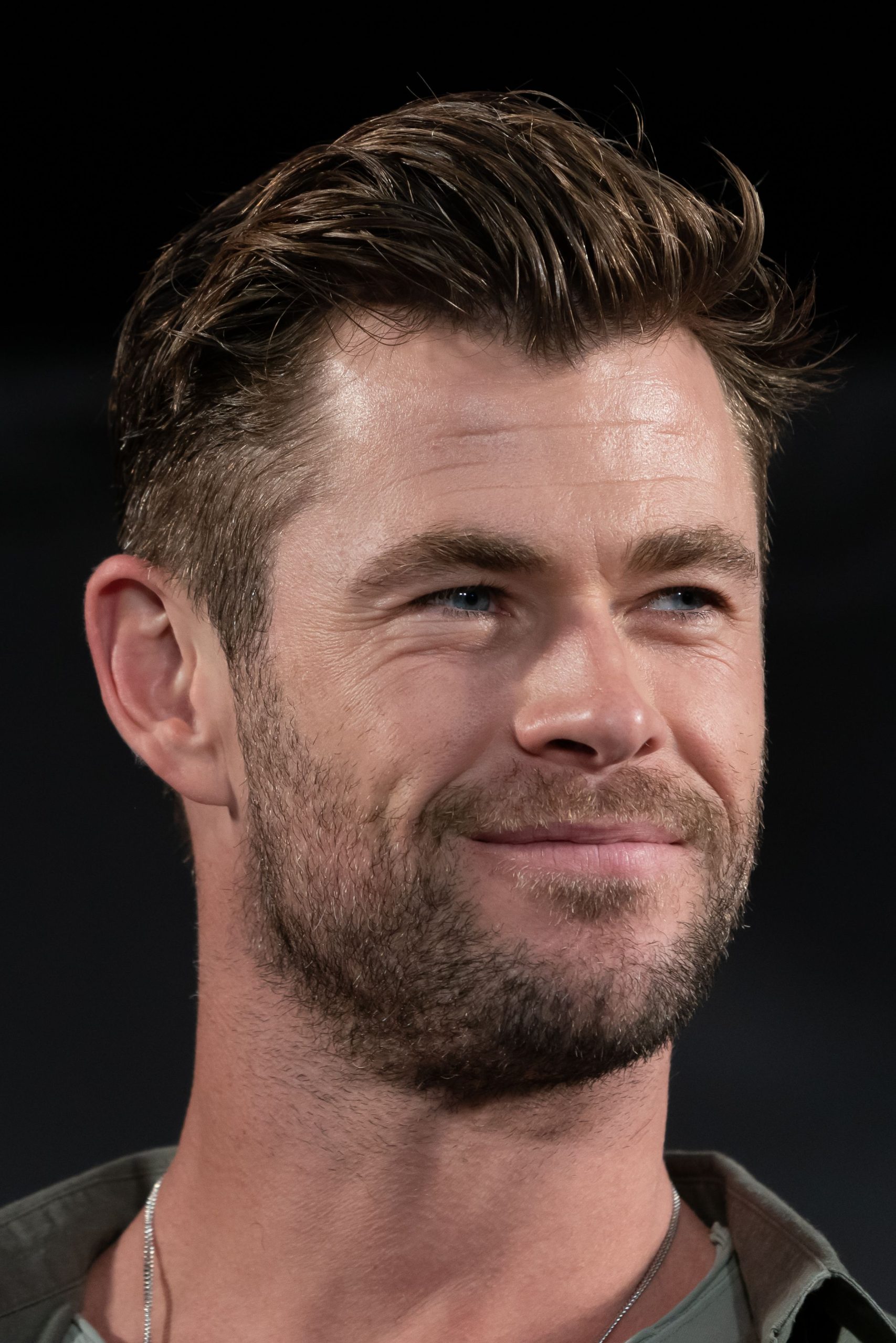 Chris Hemsworth peinado caro redondas