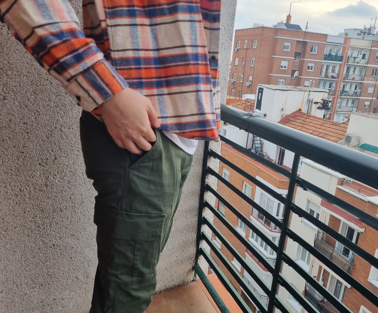 Pantalón cargo kaki oscuro