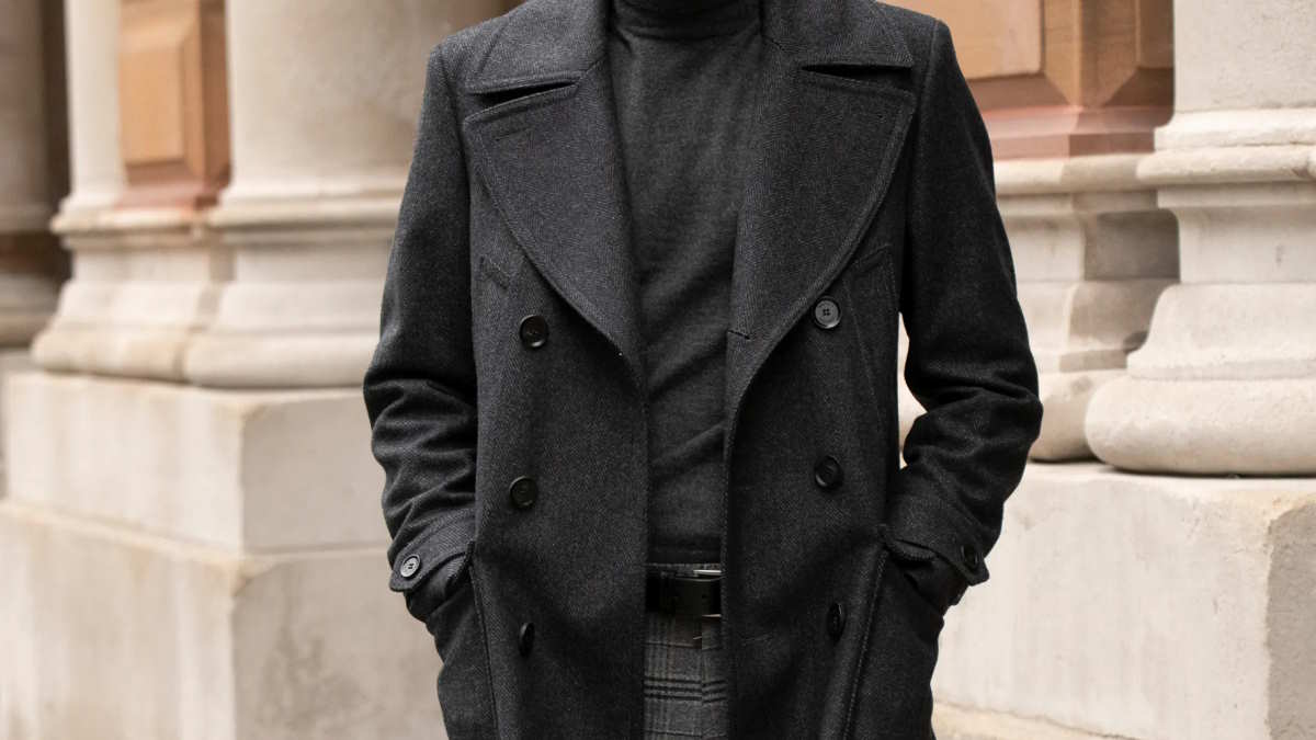 Gabardina con estilo clásico